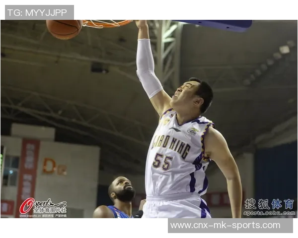 火箭队与雷霆队季后赛首战激烈对决精彩瞬间回顾与分析